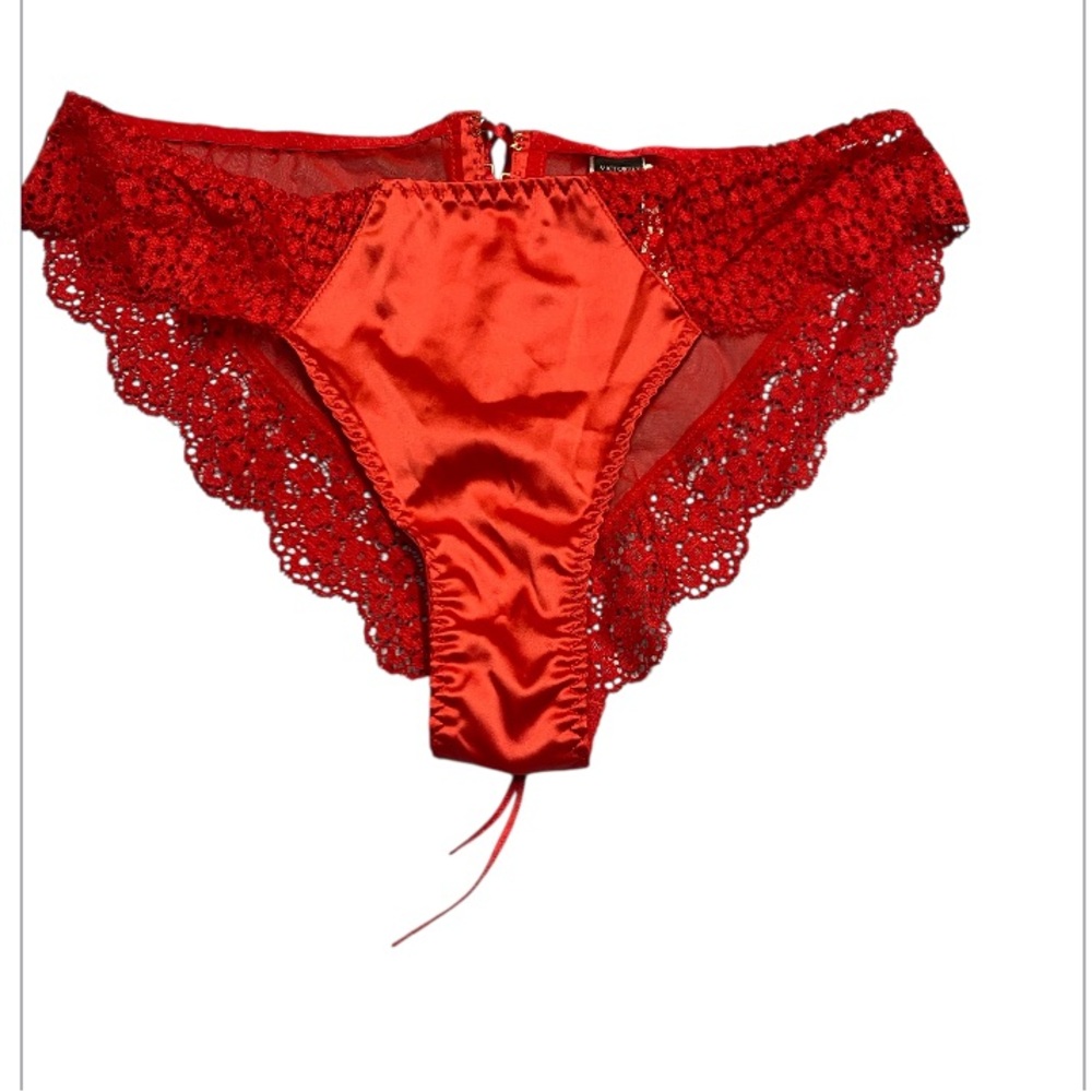 Victoria’s Secret Elegant Red Lace Women's Panties medium New with tag.